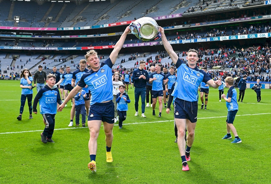 Senior footballers defeat Louth To Claim Leinster Title