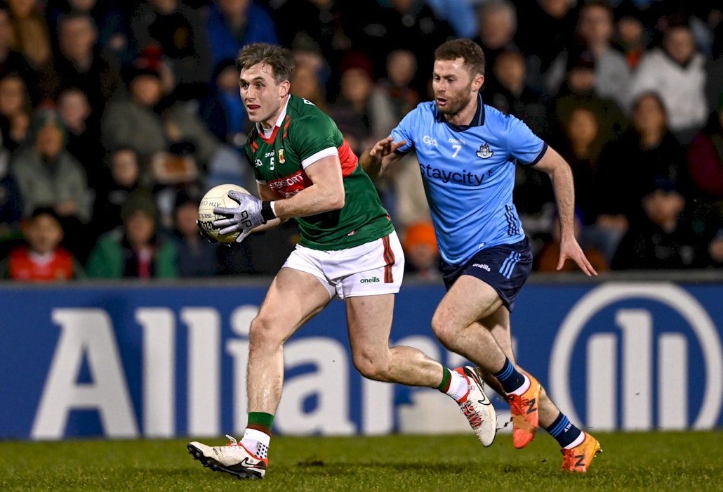 Senior Footballers lose out to Mayo after a last gasp point